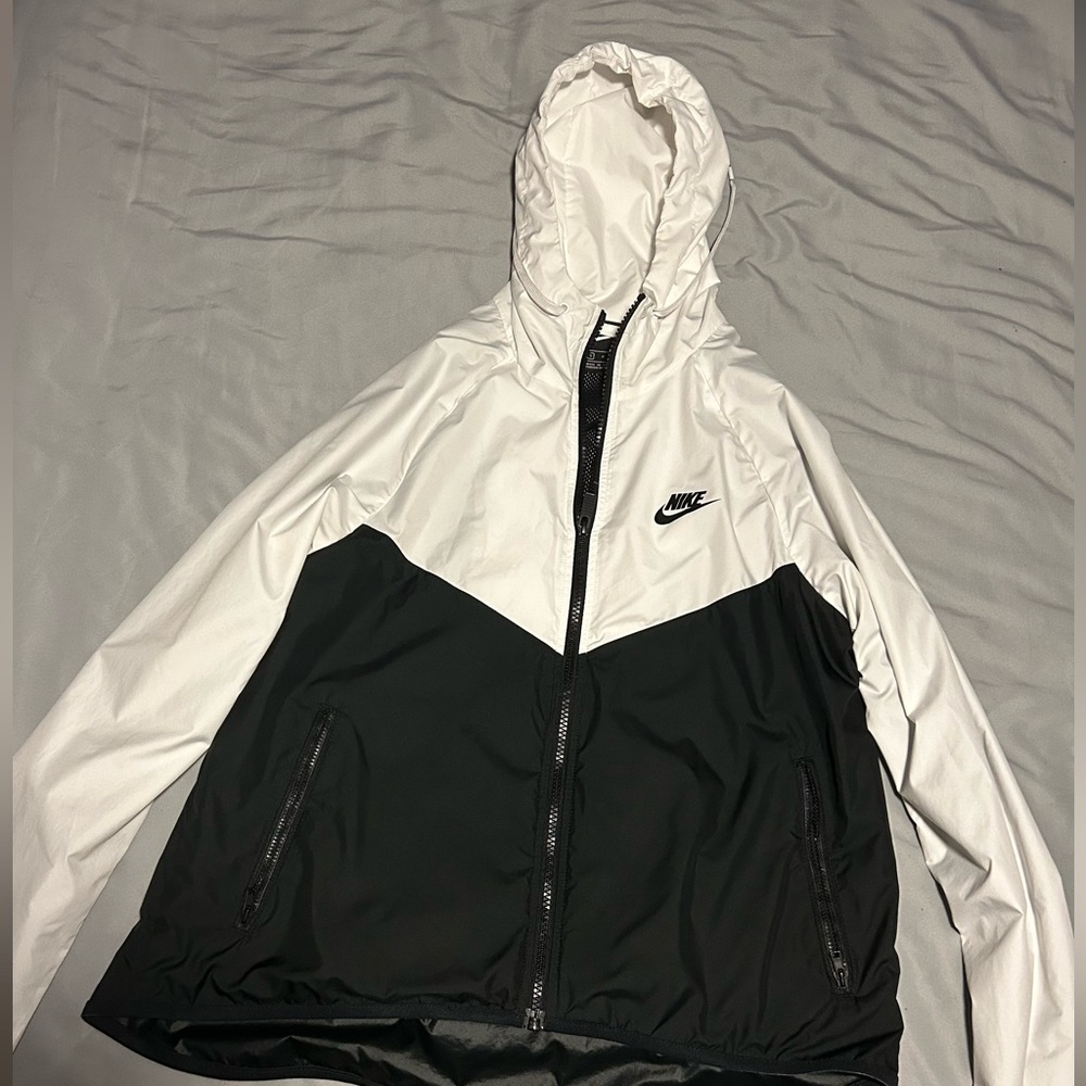 Nike women’s windbreaker, size small